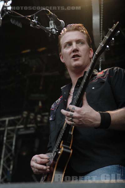 QUEENS OF THE STONE AGE - 2007-07-01 - CERGY - Base de Loisirs - Joshua Michael Homme III